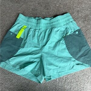 Women's Green Drop-in Pocket High-rise Hiking Short 4"